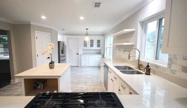 7827 Zilonis Court, Jersey Village, TX 77040