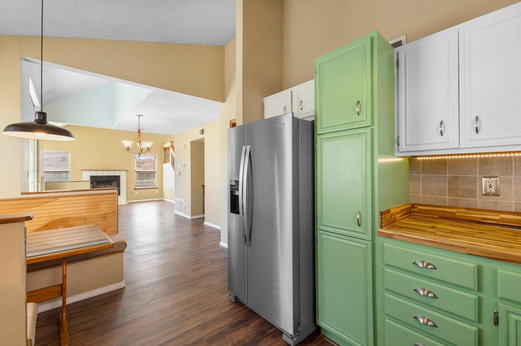 Image 12 of property listing at 7704 Juneberry Street NW, Albuquerque, NM 87120