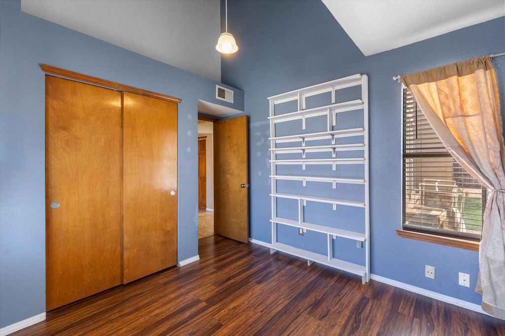 Image 19 of property listing at 7704 Juneberry Street NW, Albuquerque, NM 87120