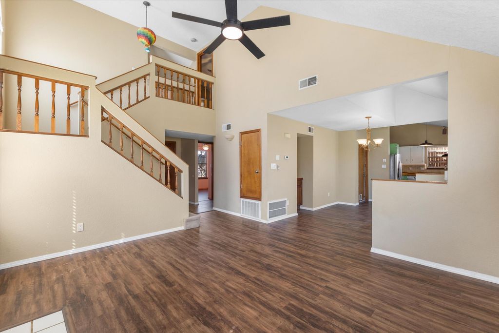 Image 6 of property listing at 7704 Juneberry Street NW, Albuquerque, NM 87120