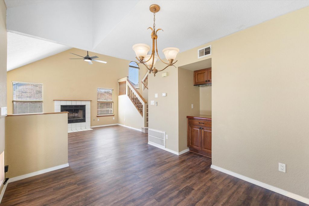 Image 8 of property listing at 7704 Juneberry Street NW, Albuquerque, NM 87120