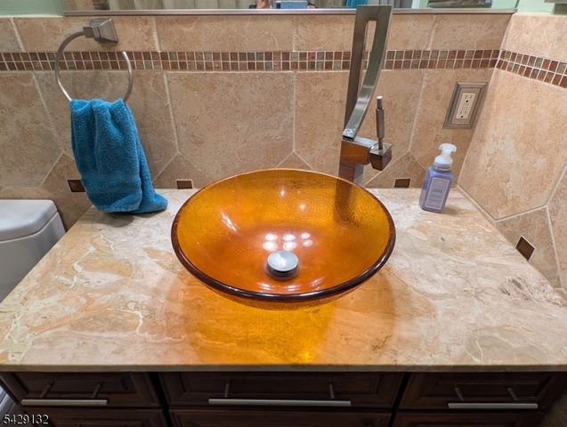 19 Kathryn St, Clark Twp., NJ 07066