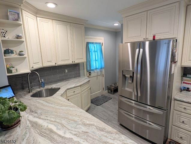 19 Kathryn St, Clark Twp., NJ 07066