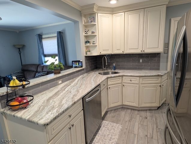 19 Kathryn St, Clark Twp., NJ 07066