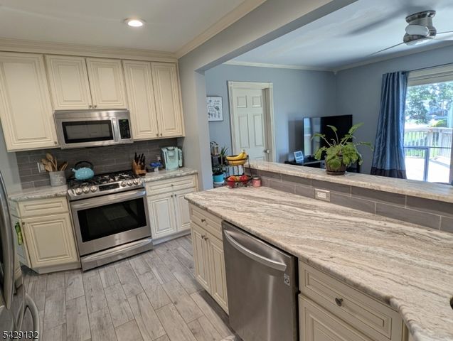 19 Kathryn St, Clark Twp., NJ 07066