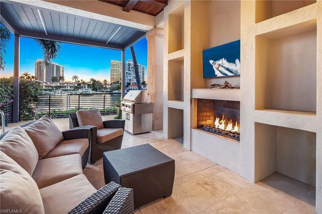 319 Devils Bight, Naples, FL 34103