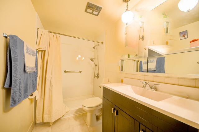 2521 Thatcher Avenue 2D, River Grove, IL 60171