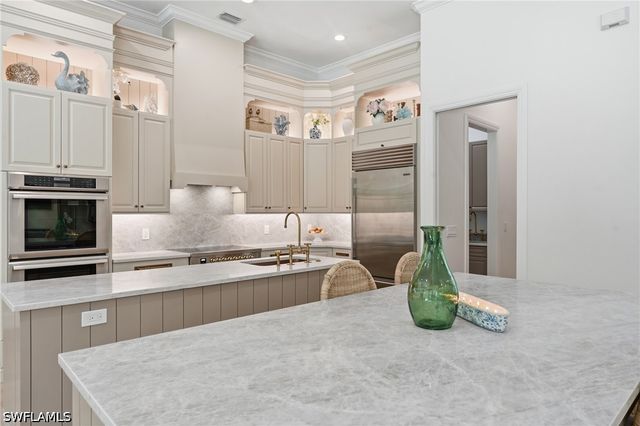 9833 Clear Lake CIR, Naples, FL 34109