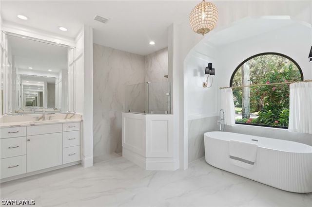 9833 Clear Lake CIR, Naples, FL 34109