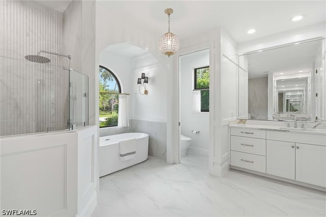 9833 Clear Lake CIR, Naples, FL 34109