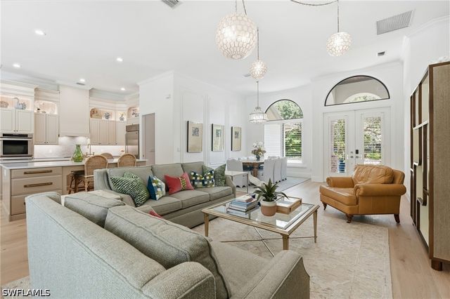 9833 Clear Lake CIR, Naples, FL 34109