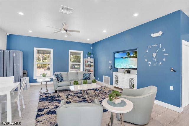 9833 Clear Lake CIR, Naples, FL 34109