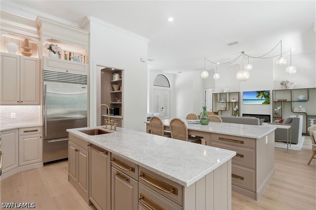 9833 Clear Lake CIR, Naples, FL 34109