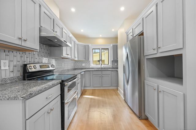 366 Suburban Avenue, Fairfield, CT 06825