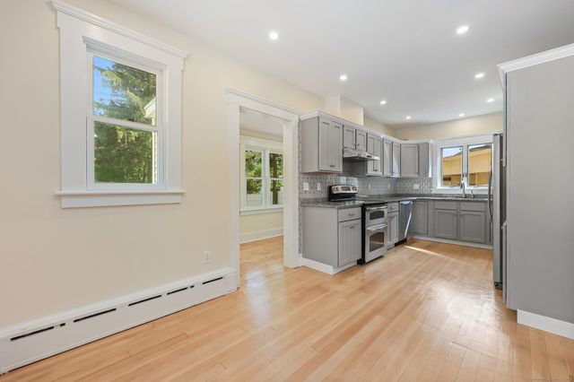 366 Suburban Avenue, Fairfield, CT 06825