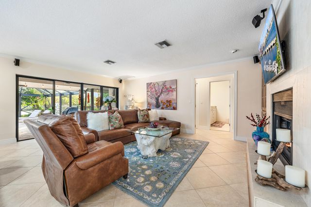 28 Marlwood Lane, Palm Beach Gardens, FL 33418