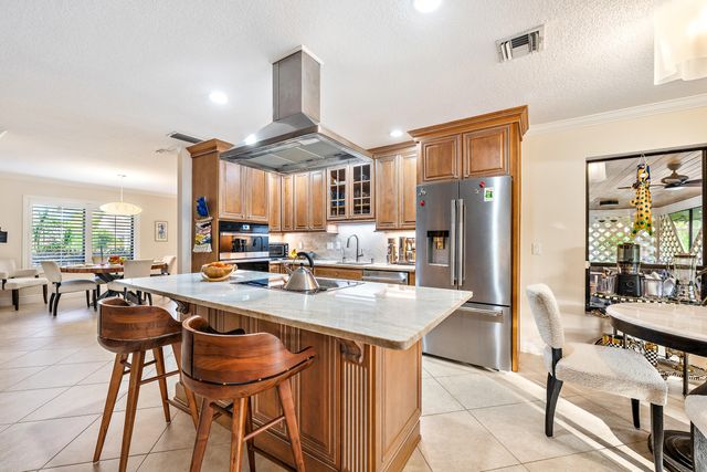 28 Marlwood Lane, Palm Beach Gardens, FL 33418