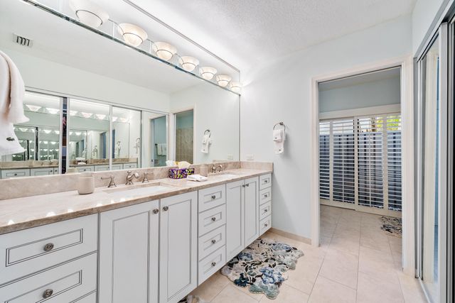 28 Marlwood Lane, Palm Beach Gardens, FL 33418