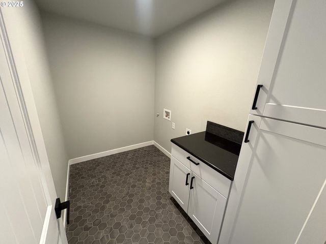 2443 26TH Ave, Forest Grove, OR 97116