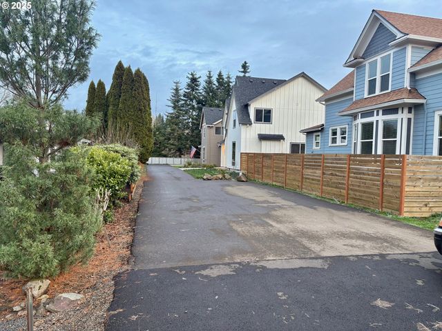 2443 26TH Ave, Forest Grove, OR 97116