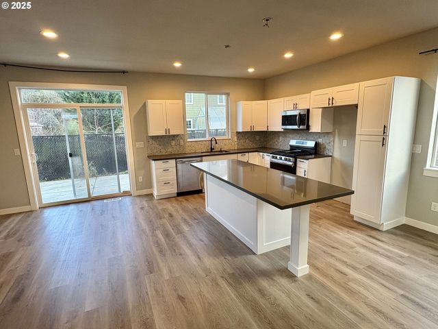 2443 26TH Ave, Forest Grove, OR 97116