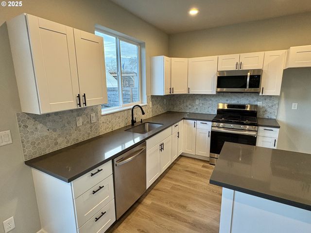 2443 26TH Ave, Forest Grove, OR 97116