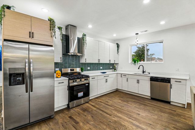 3804 W Ohio Street, Chicago, IL 60624