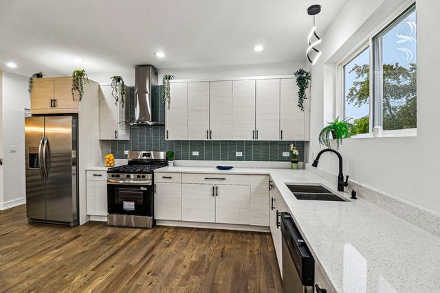 3804 W Ohio Street, Chicago, IL 60624