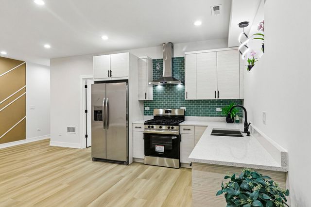 3804 W Ohio Street, Chicago, IL 60624