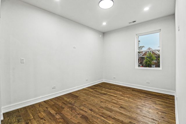 3804 W Ohio Street, Chicago, IL 60624