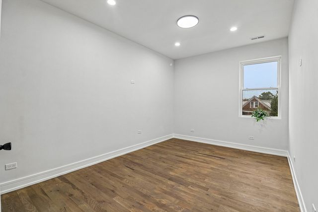 3804 W Ohio Street, Chicago, IL 60624