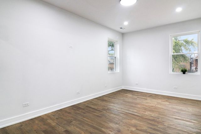 3804 W Ohio Street, Chicago, IL 60624