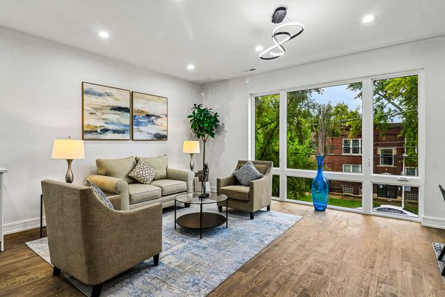 3804 W Ohio Street, Chicago, IL 60624