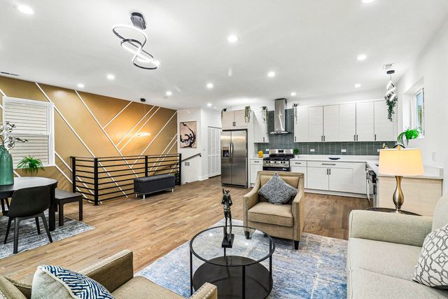 3804 W Ohio Street, Chicago, IL 60624