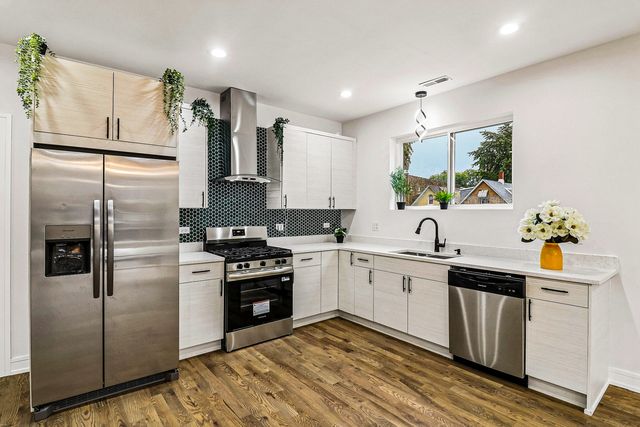 3804 W Ohio Street, Chicago, IL 60624