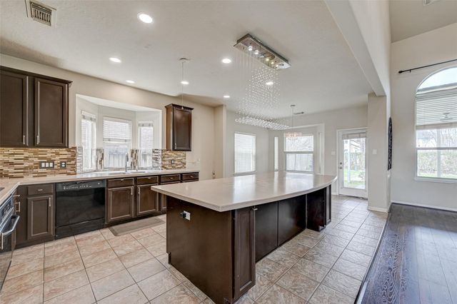 11205 Sunlit Bay Drive, Pearland, TX 77584