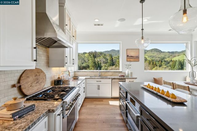 120 Arbor View Ln, Lafayette, CA 94549