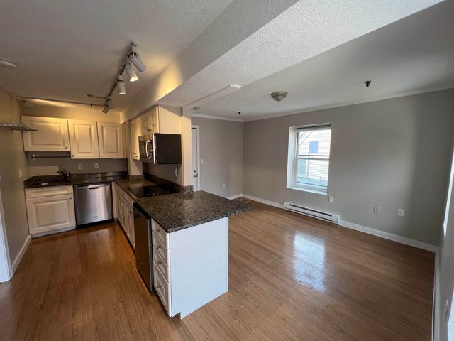 90 Fleet St Apt 3-1, Portsmouth, NH 03801