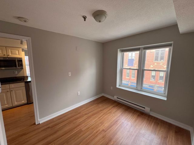 90 Fleet St Apt 3-1, Portsmouth, NH 03801