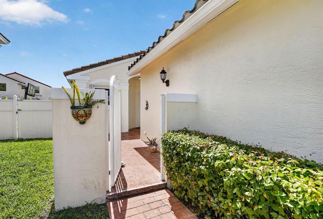 327 SW 191st Terrace, Pembroke Pines, FL 33029