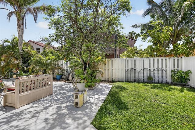 327 SW 191st Terrace, Pembroke Pines, FL 33029