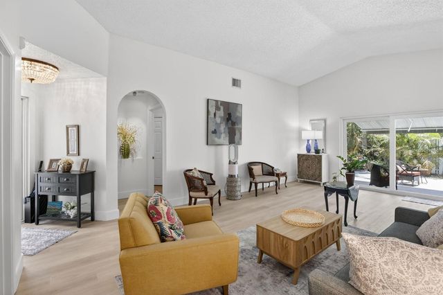 327 SW 191st Terrace, Pembroke Pines, FL 33029