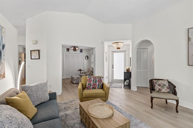 327 SW 191st Terrace, Pembroke Pines, FL 33029