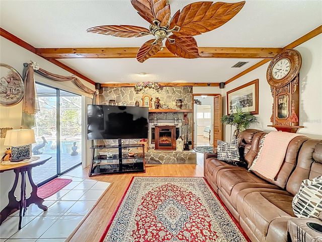 1822 LAUREL OAK DRIVE, Valrico, FL 33596