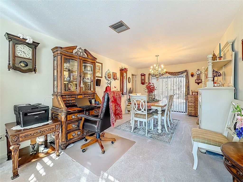 Image 12 of property listing at 1822 LAUREL OAK DRIVE, Valrico, FL 33596