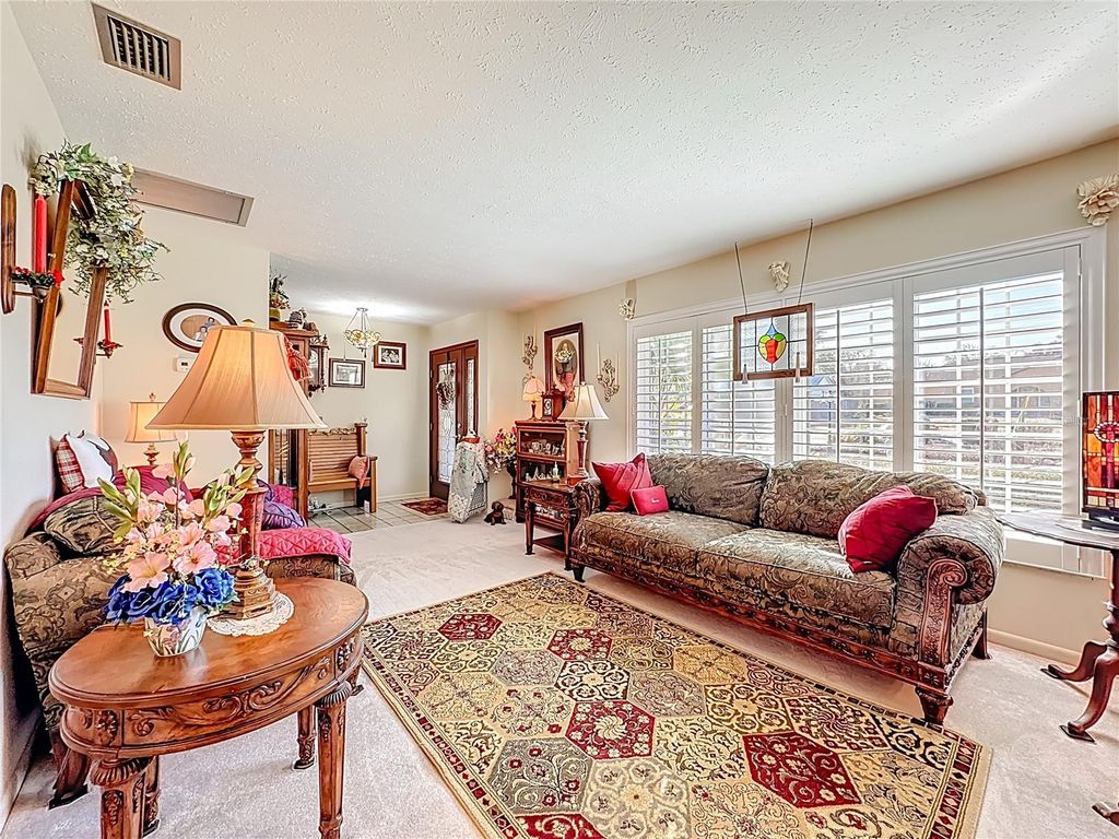 Image 15 of property listing at 1822 LAUREL OAK DRIVE, Valrico, FL 33596