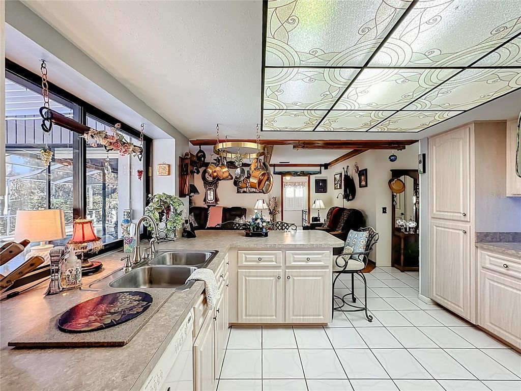 Image 17 of property listing at 1822 LAUREL OAK DRIVE, Valrico, FL 33596