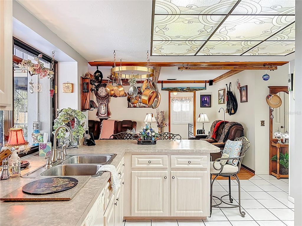 Image 18 of property listing at 1822 LAUREL OAK DRIVE, Valrico, FL 33596