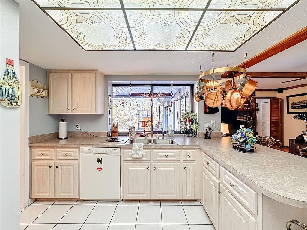 Image 19 of property listing at 1822 LAUREL OAK DRIVE, Valrico, FL 33596