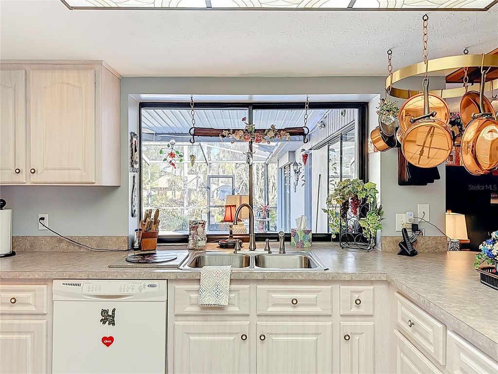 Image 21 of property listing at 1822 LAUREL OAK DRIVE, Valrico, FL 33596